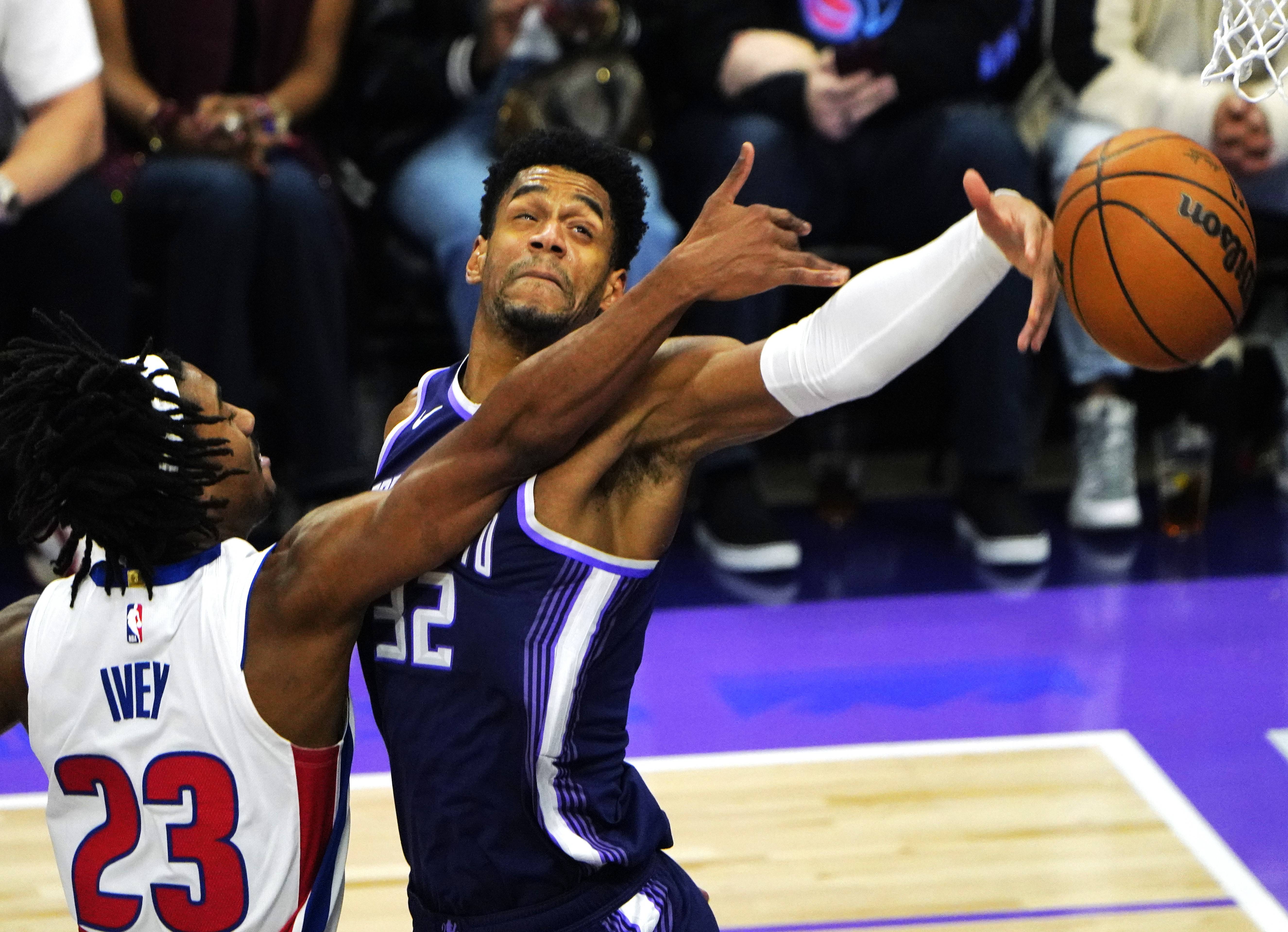 包含赛前犹他爵士备战NBA常规赛华盛顿奇才围绕全明星赛状态回暖，马赛完成体检备战NBA常规赛瞬间刷屏的词条